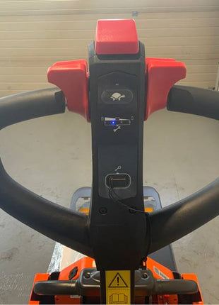 Elektrische palletwagen Noblelift PTE15Q 24V 20Ah, laadvermogen 1.500 kg, vorklengte 1.150 mm