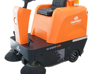 Kehrmaschinen und Putzmaschinen für den Industriebedarf