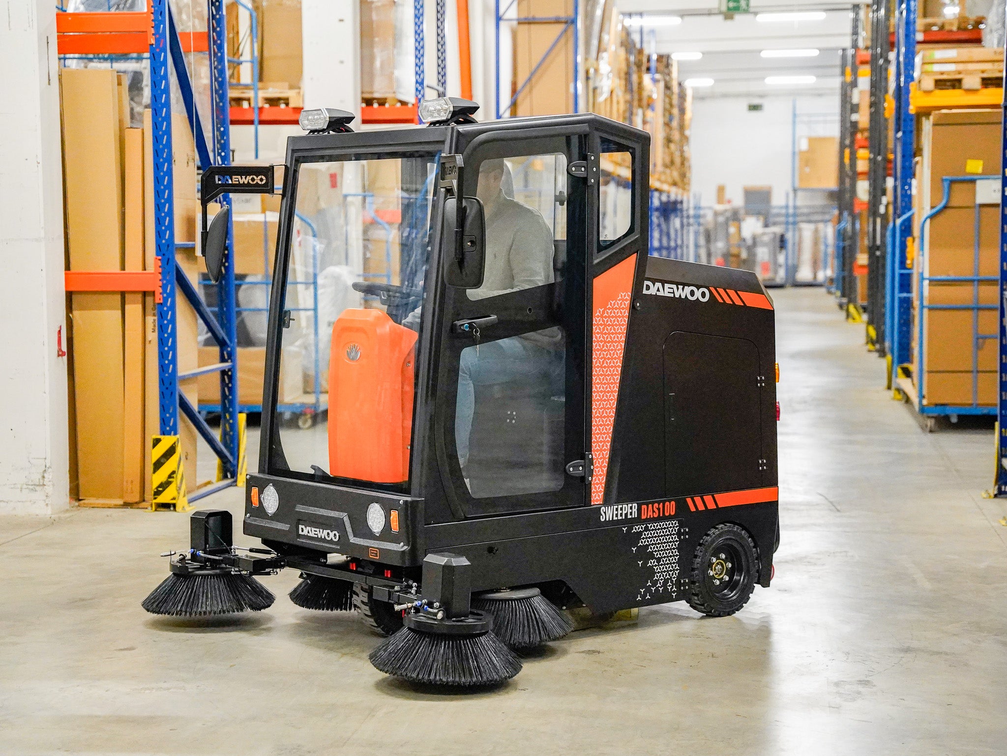 Sweeper with cab Daewoo DAS100