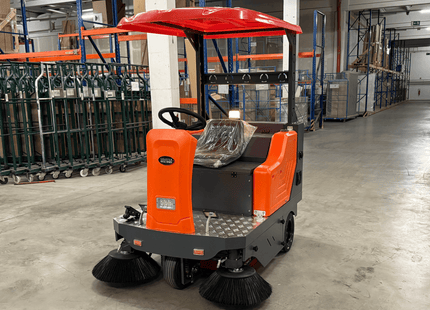 Aufsitz-Kehrmaschine mit Dach Graefer KM160-PRO – Ansicht 2